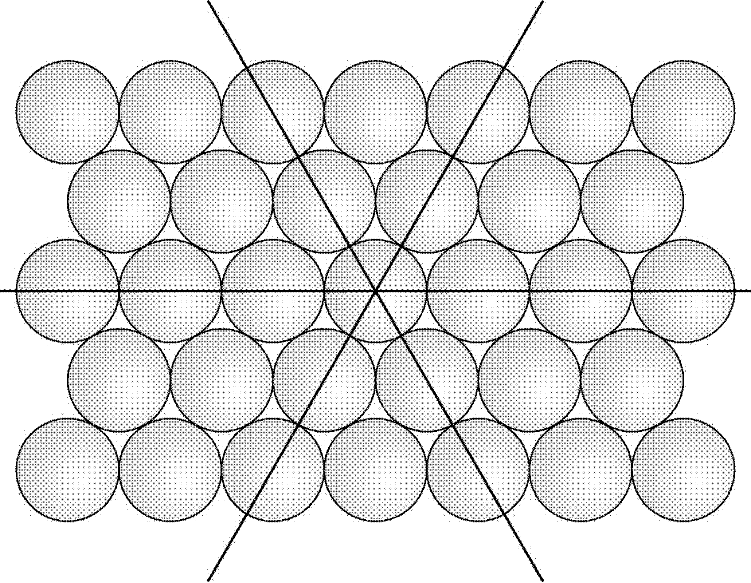 Płaszczyzna atomowa o największej gęstości atomów z zaznaczeniem kierunków o najgęstszym ułożeniu atomów
